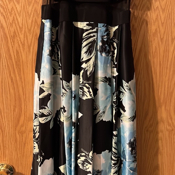 Bestsy Adam formal gown size 6 - Picture 3 of 7